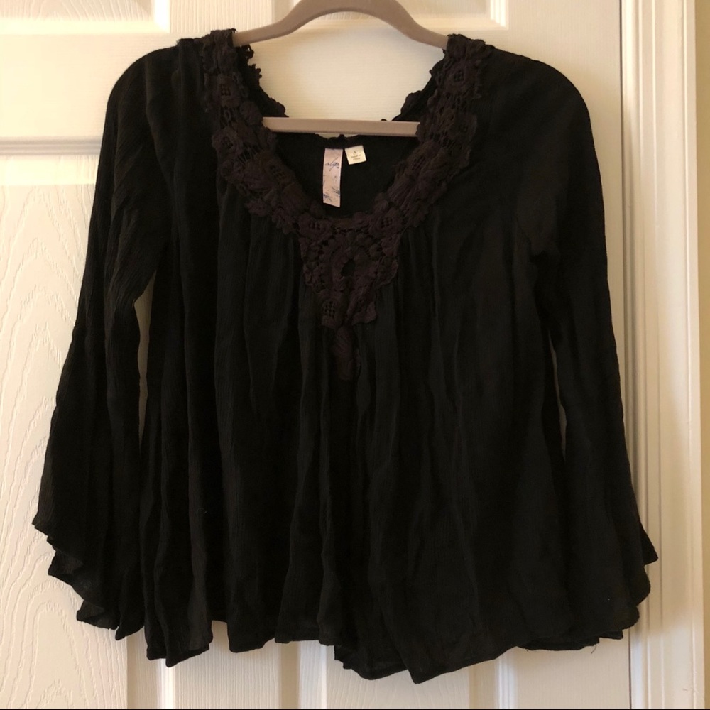 Francesca’s Alya Long Sleeve Blouse